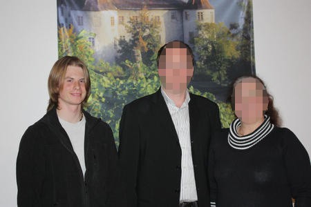 Click on image to see full-sized version Simon Bromma