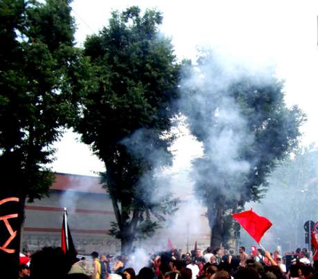 demo outside jail in Milano Italy - 17 junio 2006