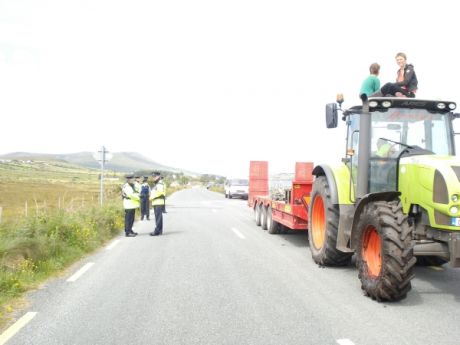 Click on image to see full-sized version Gardai being hlelpful