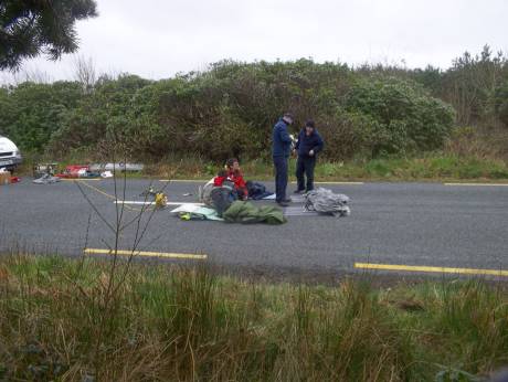 Click on image to see full-sized version The cutting team (protest removal team) setting up
