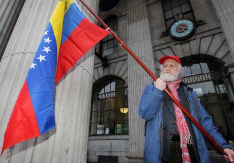chavez_red_flag_vigil_dublin_mar09_2013.jpg
