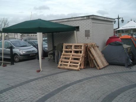 Click on image to see full-sized version Pallettes n tents, its starts with the first step