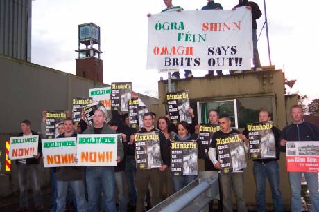 gra Protesting Against British War Machine!